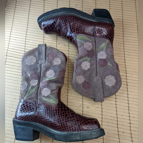 Ariat Alligator embossed Women’s  square toe black cherry leather boots size 5B - Picture 5 of 9